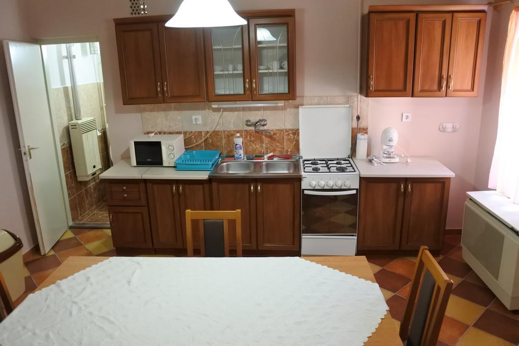 Kisasszony Apartman Eger Exterior photo