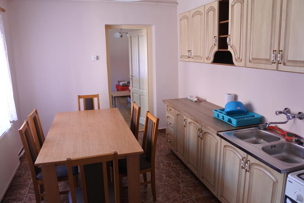 Kisasszony Apartman Eger Exterior photo