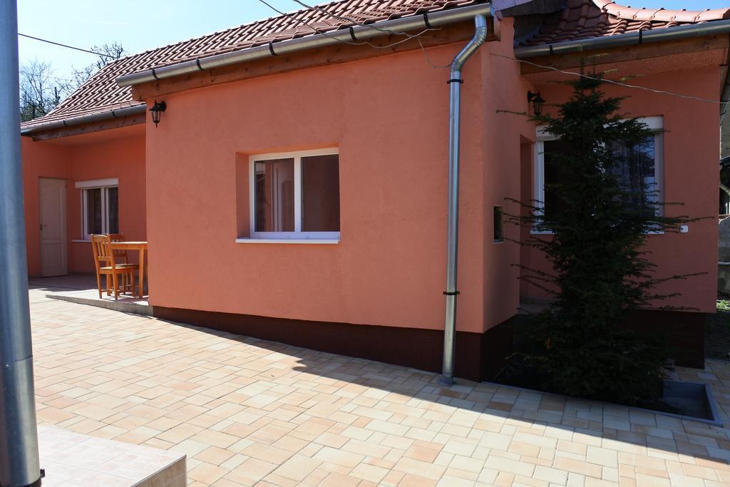 Kisasszony Apartman Eger Exterior photo