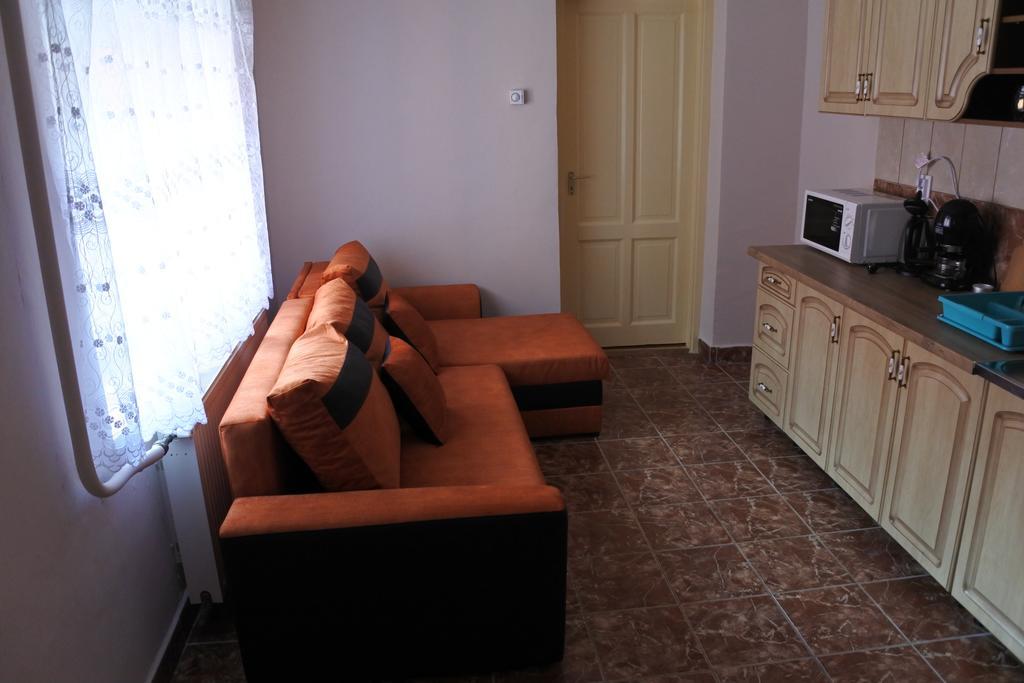 Kisasszony Apartman Eger Exterior photo
